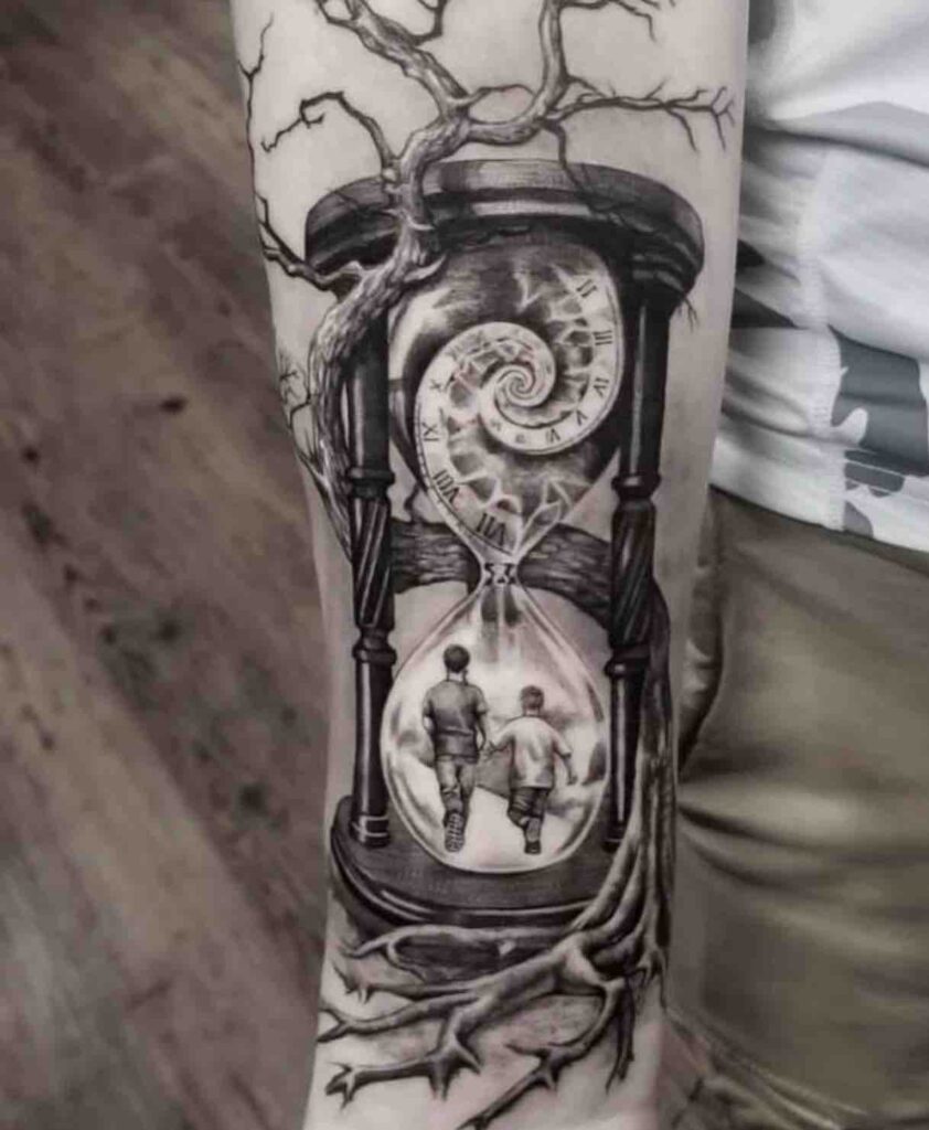 tatuaż zegar klepsydra na ręke